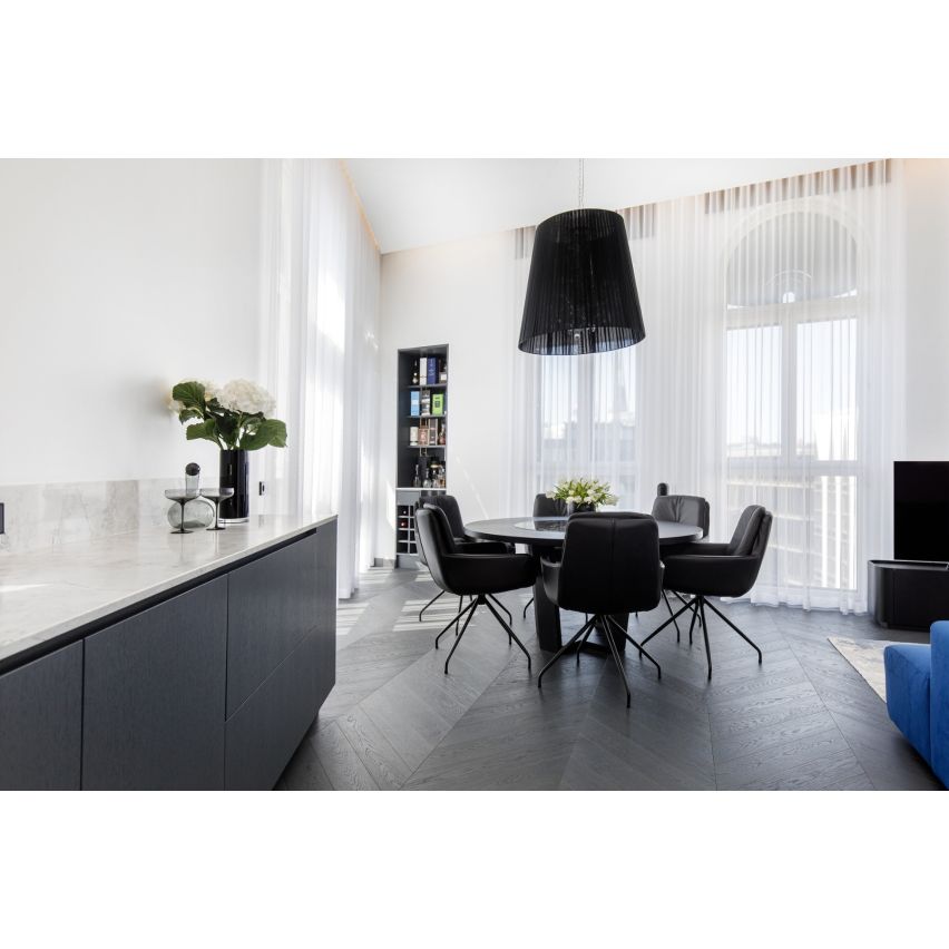 Kalasabaparkett chevron 45° Holz tamm grafite uv-õli TG 14x145x750 mm (select, 4*1,4 faas)